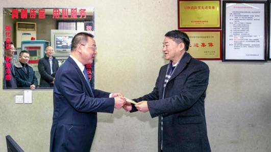 冬意未消 情暖新利体育