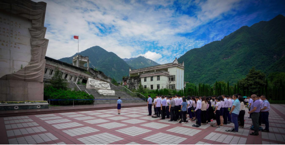 新利体育集团党委组织开展主题教育念书班现场教学暨集团总部“七&#183;一”主题党日运动 - 新利体育
