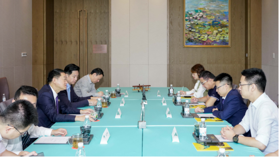 省新利体育集团党委书记、董事长任丁与腾讯“王者荣耀”CTO邓君、腾讯大成网总裁郑亮座谈交流 - 新利体育