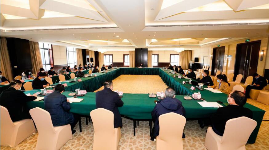 新利体育集团召开党委（扩大）聚会转达学习省委常委会精神