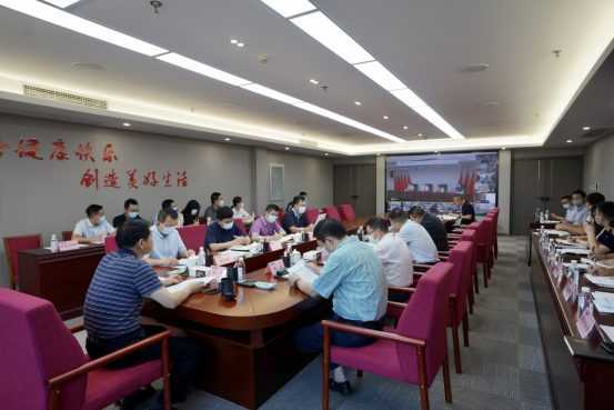 四川新利体育集团召开疫情防控事情向导小组2022年第3次聚会 集团党委书记、董事长、疫情防控事情向导小组第一组长任丁主持聚会并讲话