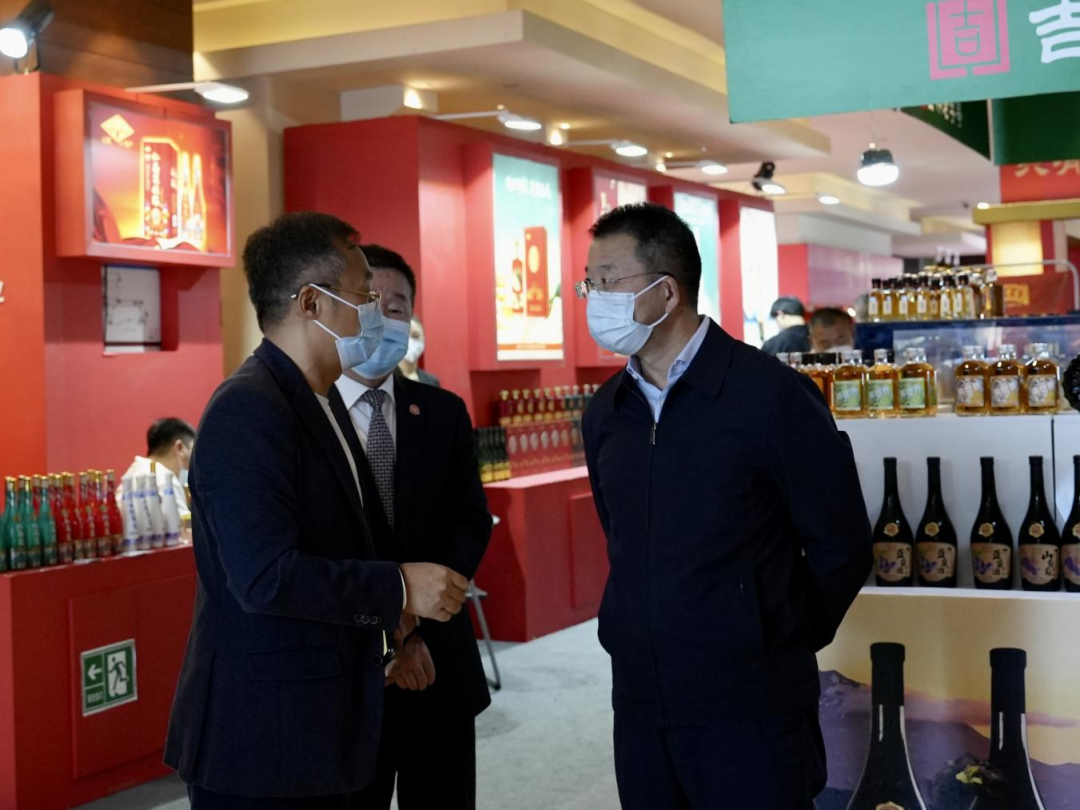 新利体育集团向导赴2022锦江宾馆酒类商务洽谈会现场检查指导事情 - 新利体育