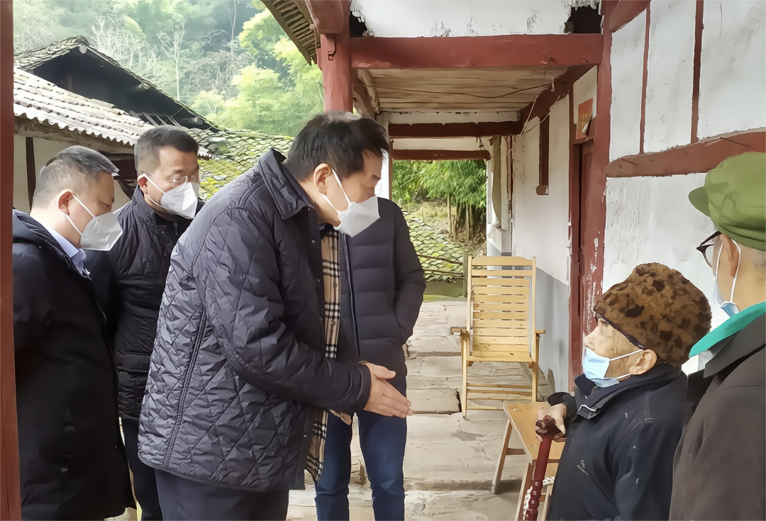 四川省新利体育集团党委书记、董事长任丁率队赴嘉陵区开展帮扶事情 - 新利体育