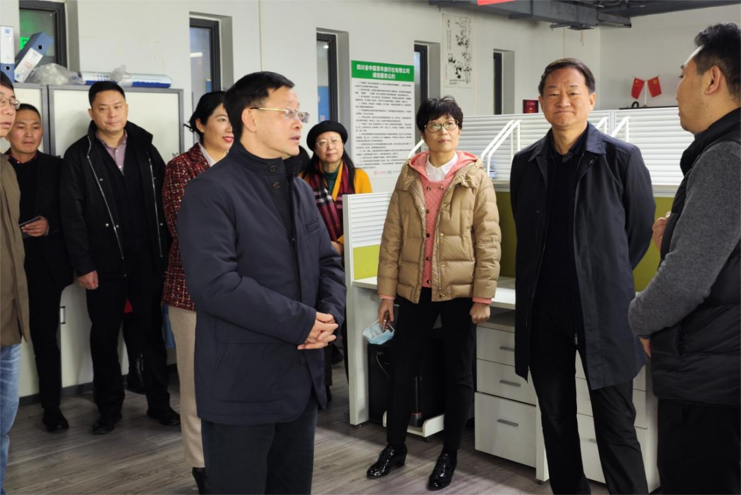  文旅厅戴允康厅长调研指导四川青旅   - 新利体育