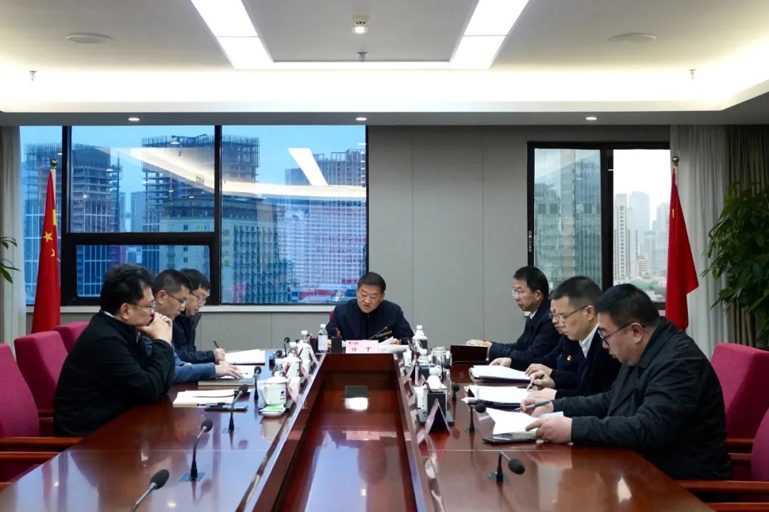 新利体育集团召开党委理论学习中心组专题学习钻研会