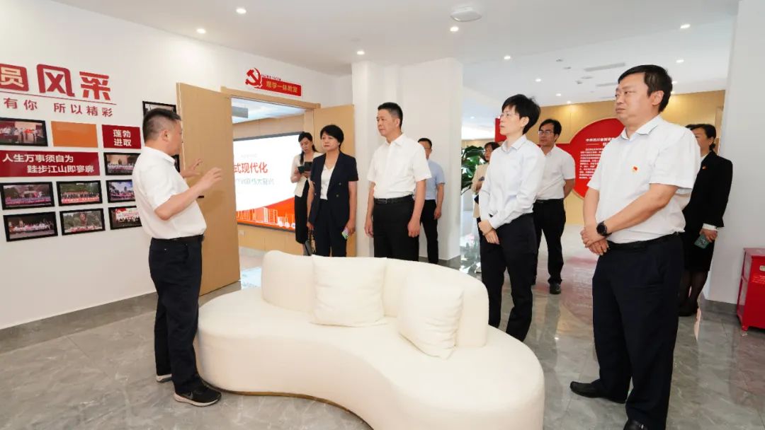 福建省人民政府国有资产监视治理委员会修兴高一行莅临新利体育党？？疾斓餮