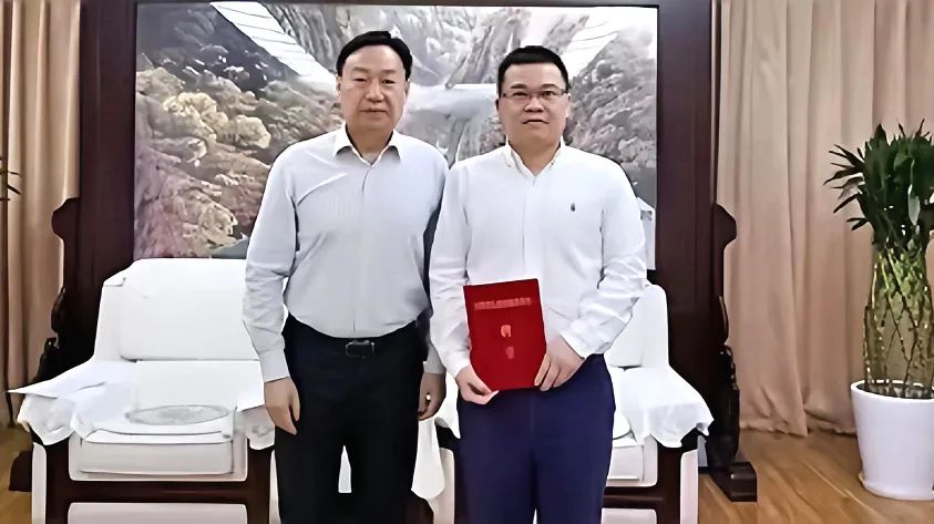 省新利体育集团向导受聘省政府参事室特约研究员 - 新利体育