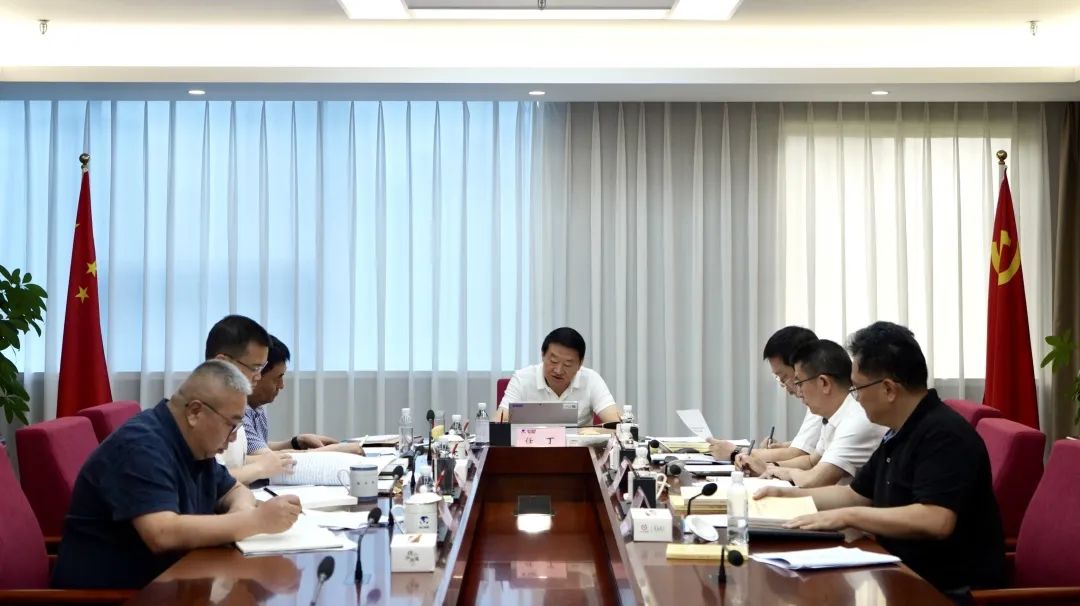省新利体育集团党委理论学习中心组召开2023年第八次专题学习钻研会