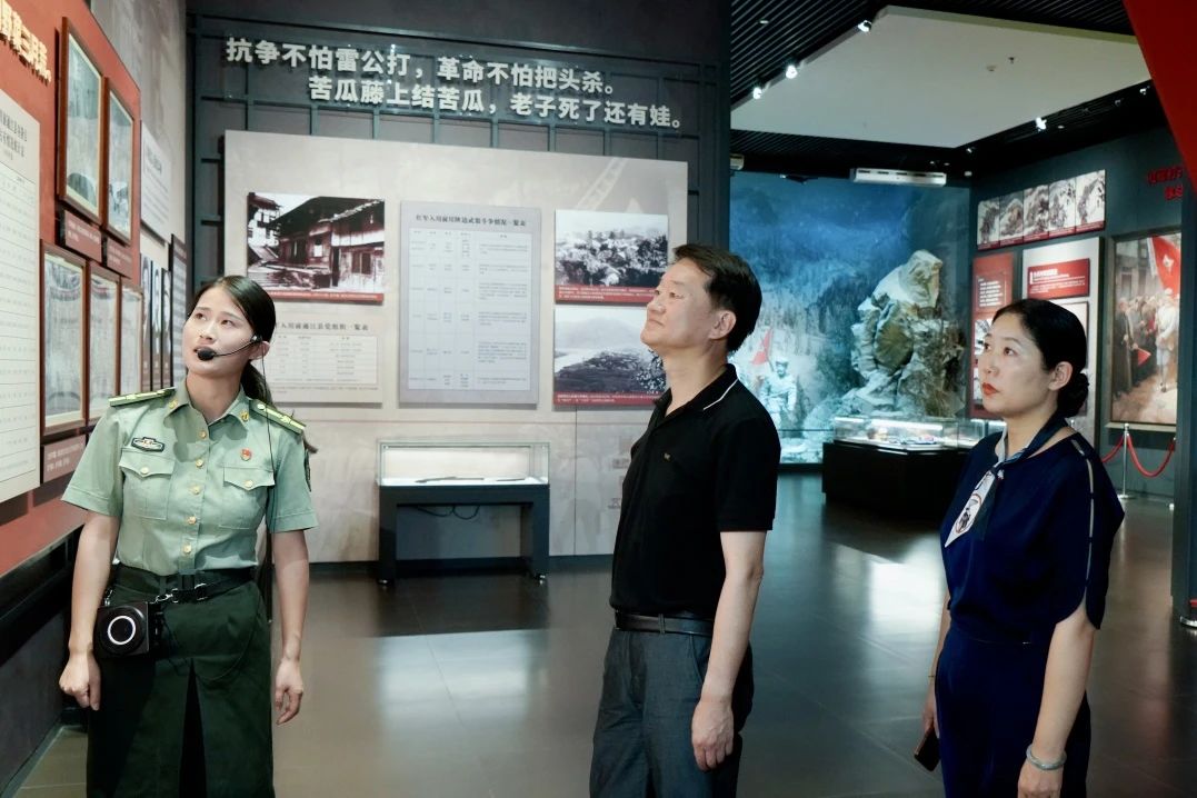 省新利体育集团党委书记、董事长任丁率队赴巴中南充两地开展帮扶事情 - 新利体育