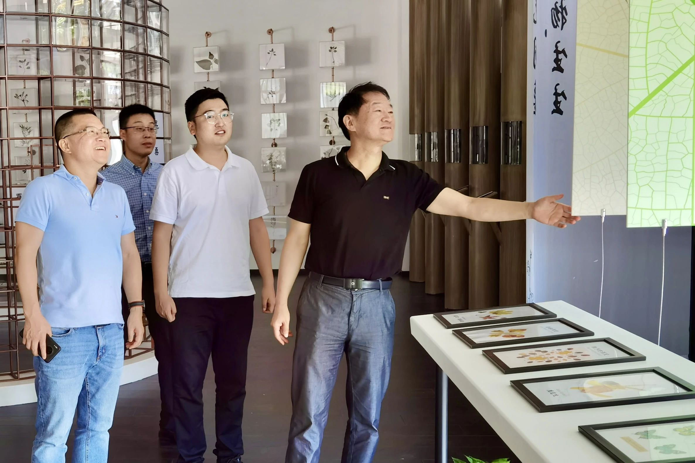 省新利体育集团党委书记、董事长任丁率队赴巴中南充两地开展帮扶事情 - 新利体育
