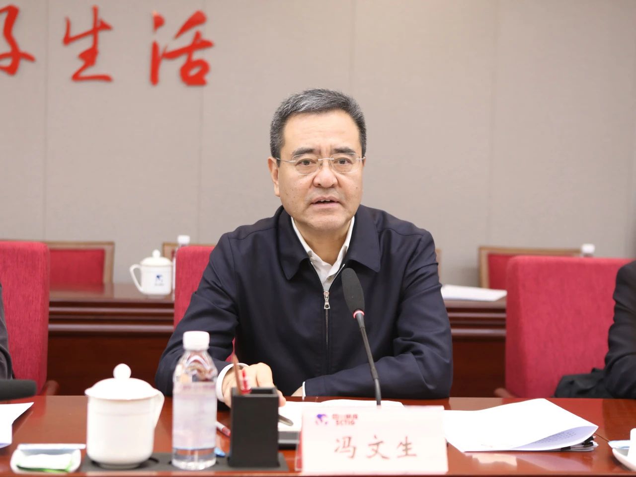 省国资委党委书记、主任冯文生赴省新利体育集团调研刷新生长事情