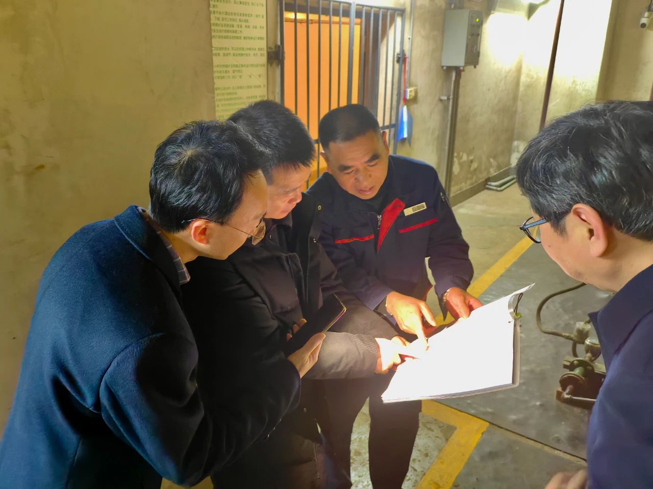省新利体育集团党委书记、董事长游勇检查督导春节清静生产事情并探望慰问坚守岗位的一线干部员工 - 新利体育
