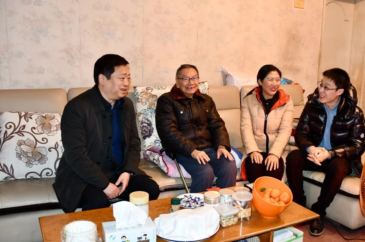 省新利体育集团向导班子成员走访慰问生涯难题党员、老党员、老干部 - 新利体育