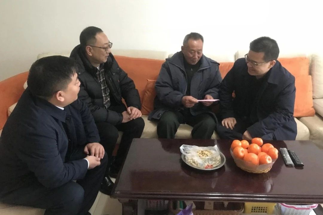省新利体育集团向导班子成员走访慰问生涯难题党员、老党员、老干部 - 新利体育