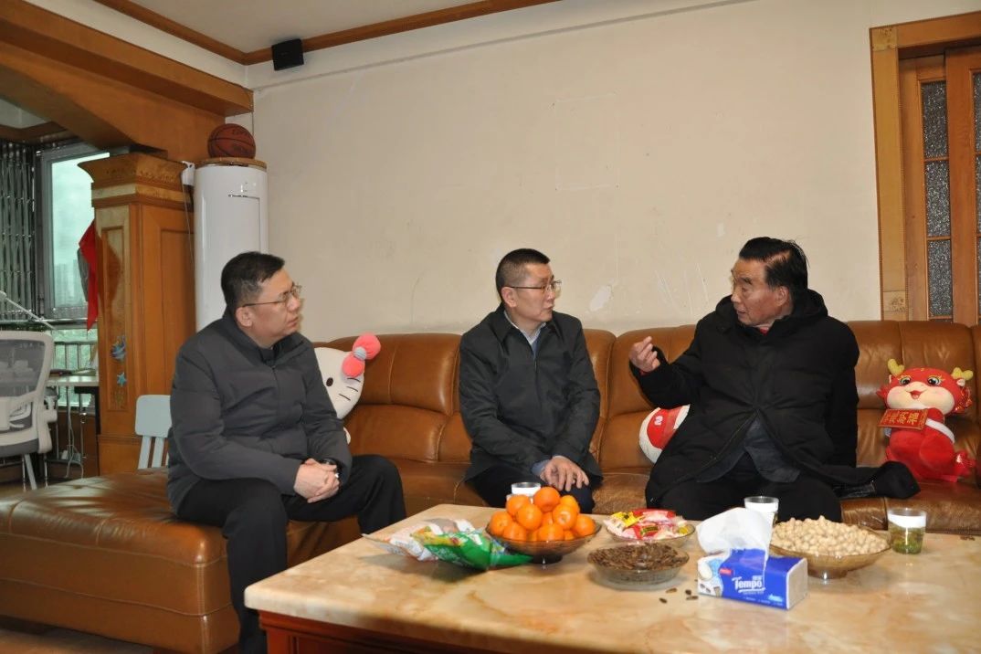 省新利体育集团向导班子成员走访慰问生涯难题党员、老党员、老干部 - 新利体育
