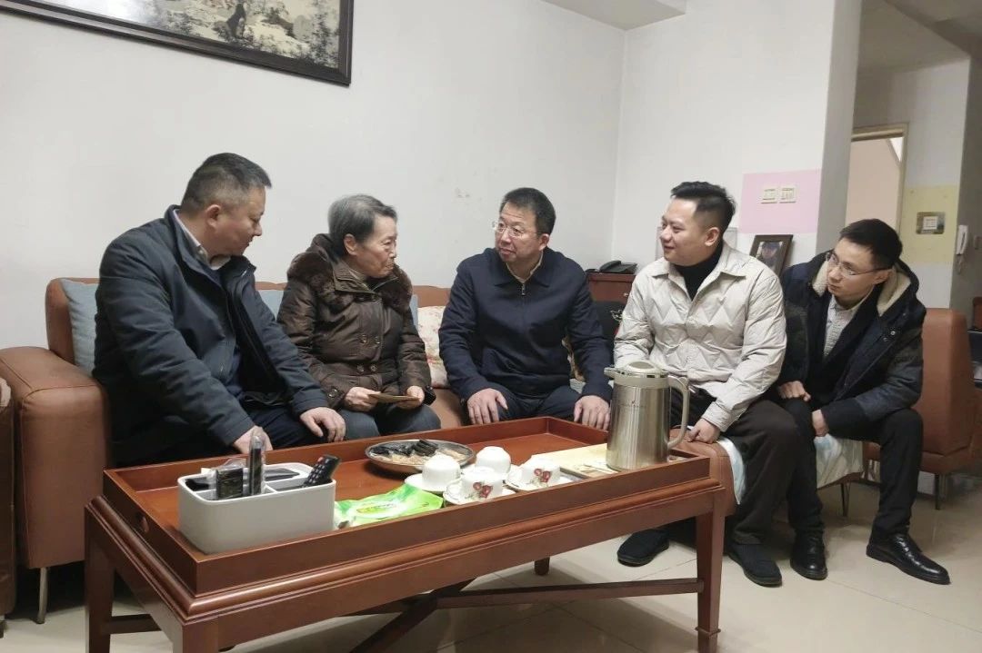 省新利体育集团向导班子成员走访慰问生涯难题党员、老党员、老干部 - 新利体育