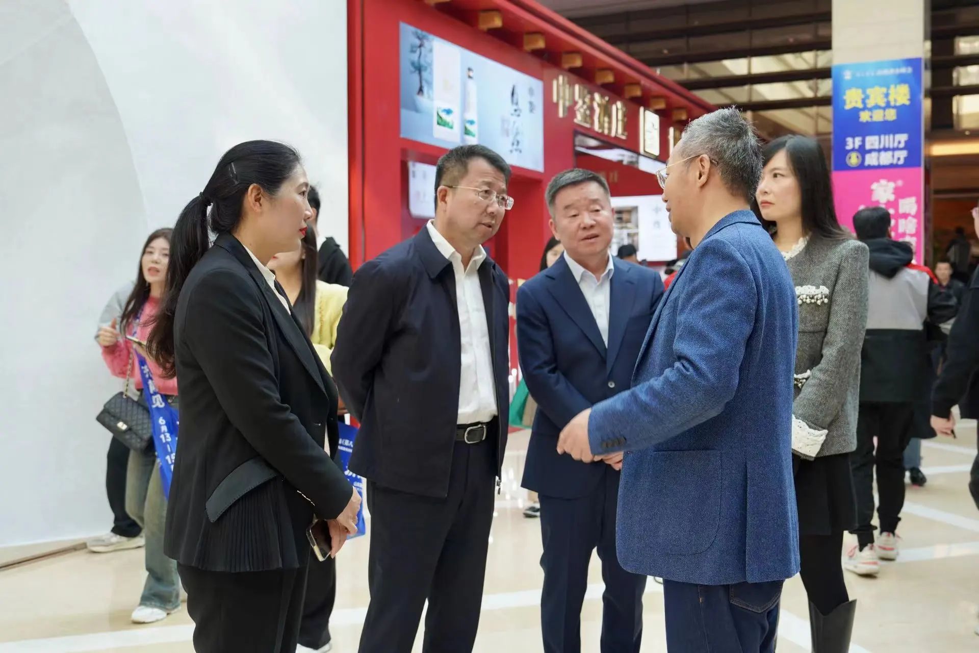 省新利体育集团检查督导2024锦江宾馆春季酒类商务洽谈会现场事情 - 新利体育