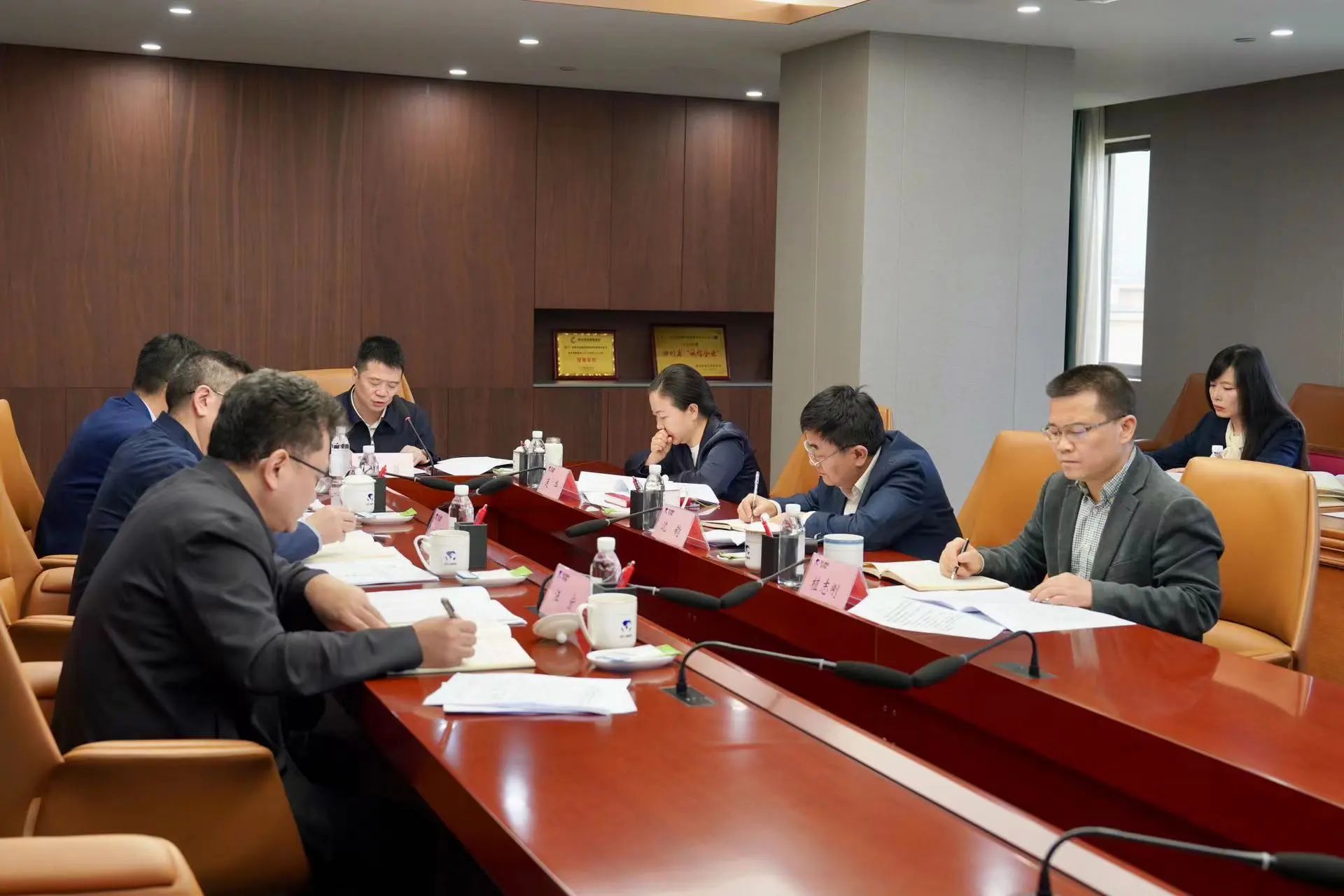 省新利体育集团党委理论学习中心组召开2024年第一次专题学习钻研会 - 新利体育