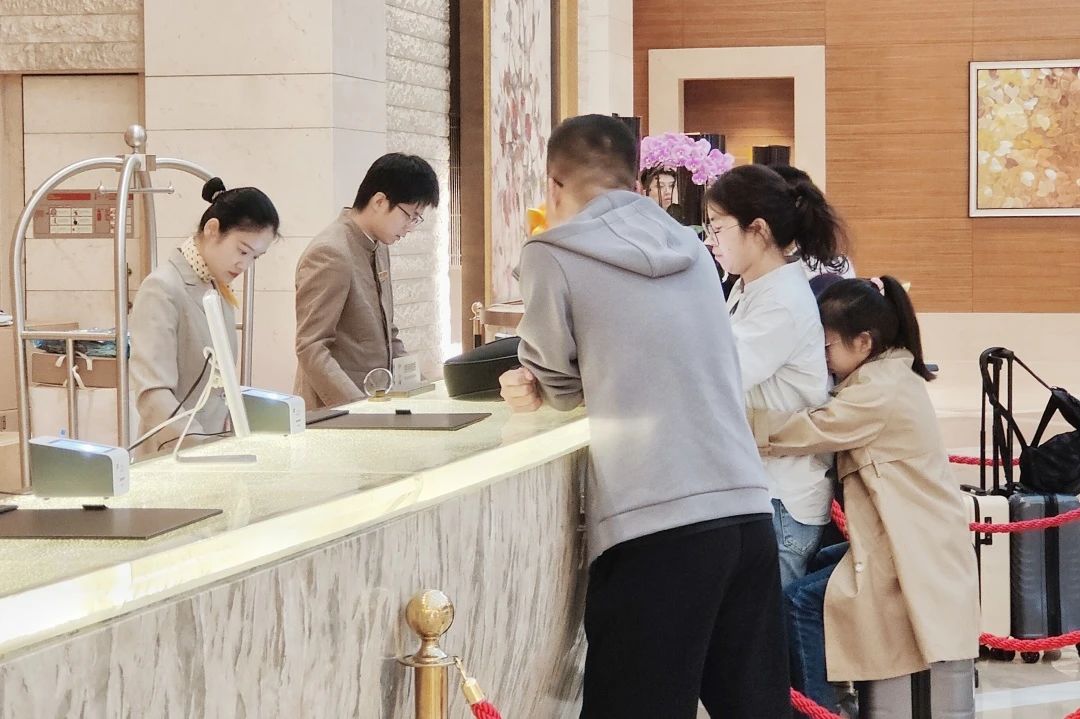 优美旅游 逍遥生涯｜省新利体育集团“五一”假期运营立异高 - 新利体育