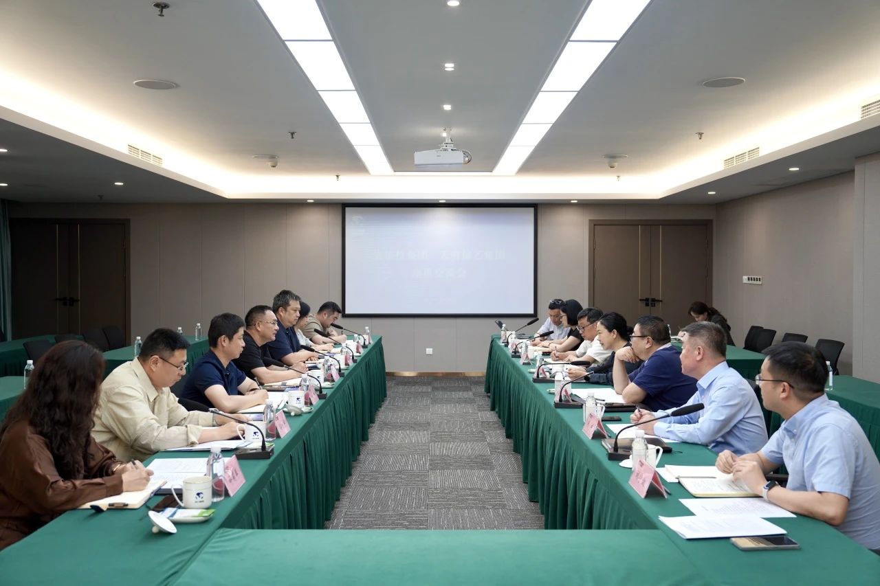 省新利体育集团与天府演艺集团举行座谈交流会 - 新利体育