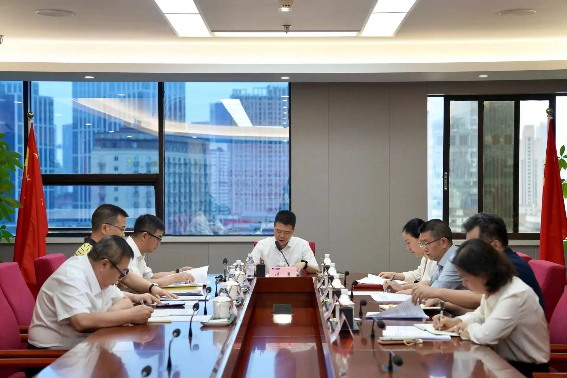 省新利体育集团党委向导班子党纪学习教育专题学习钻研会暨党委理论学习中心组2024年第四次专题学习钻研会召开