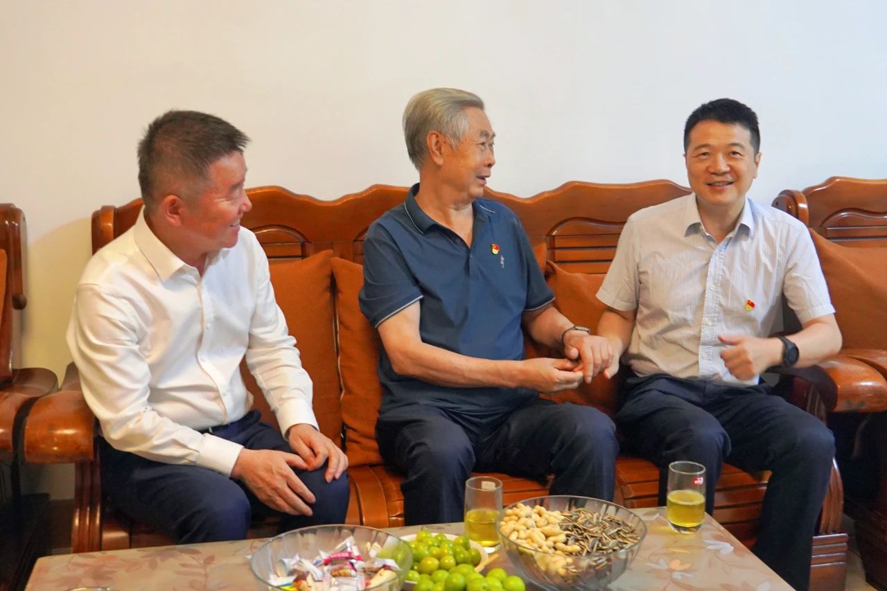 省新利体育集团党委书记、董事长游勇开展“七一”走访