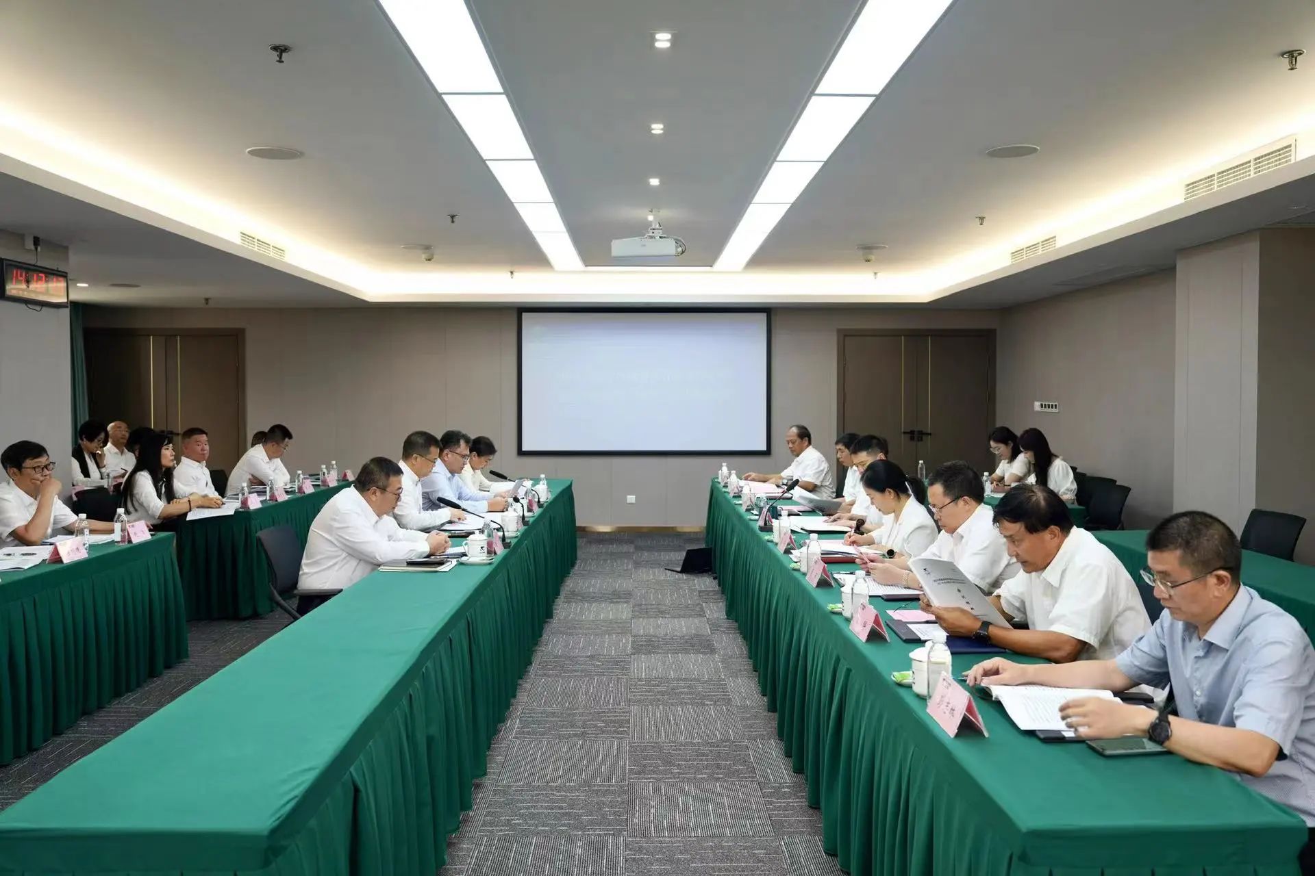 省新利体育集团召开2023年度司理层向董事会述职报告会 - 新利体育