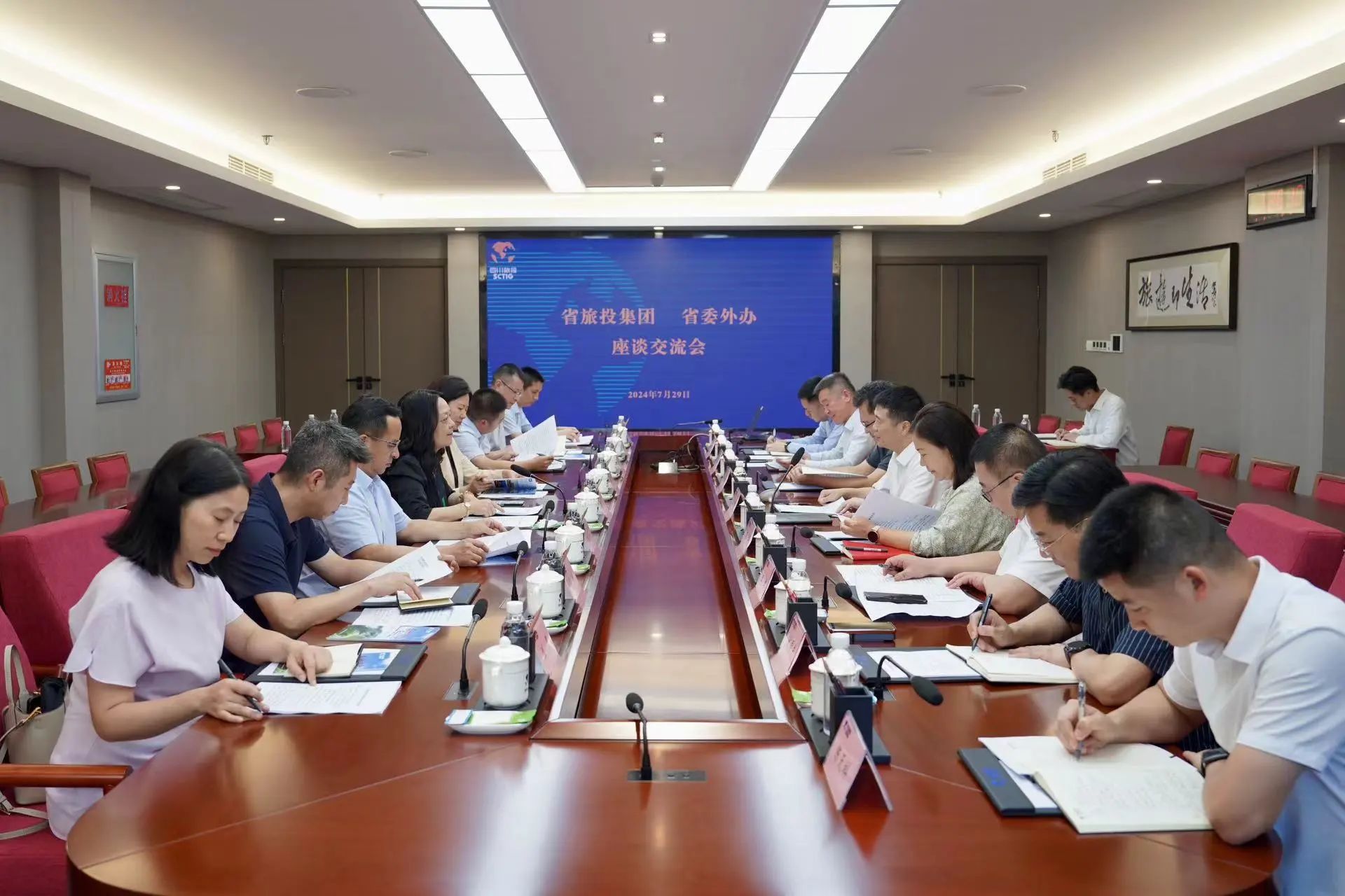 省委外办主任张涛一行赴省新利体育集团调研指导事情 - 新利体育