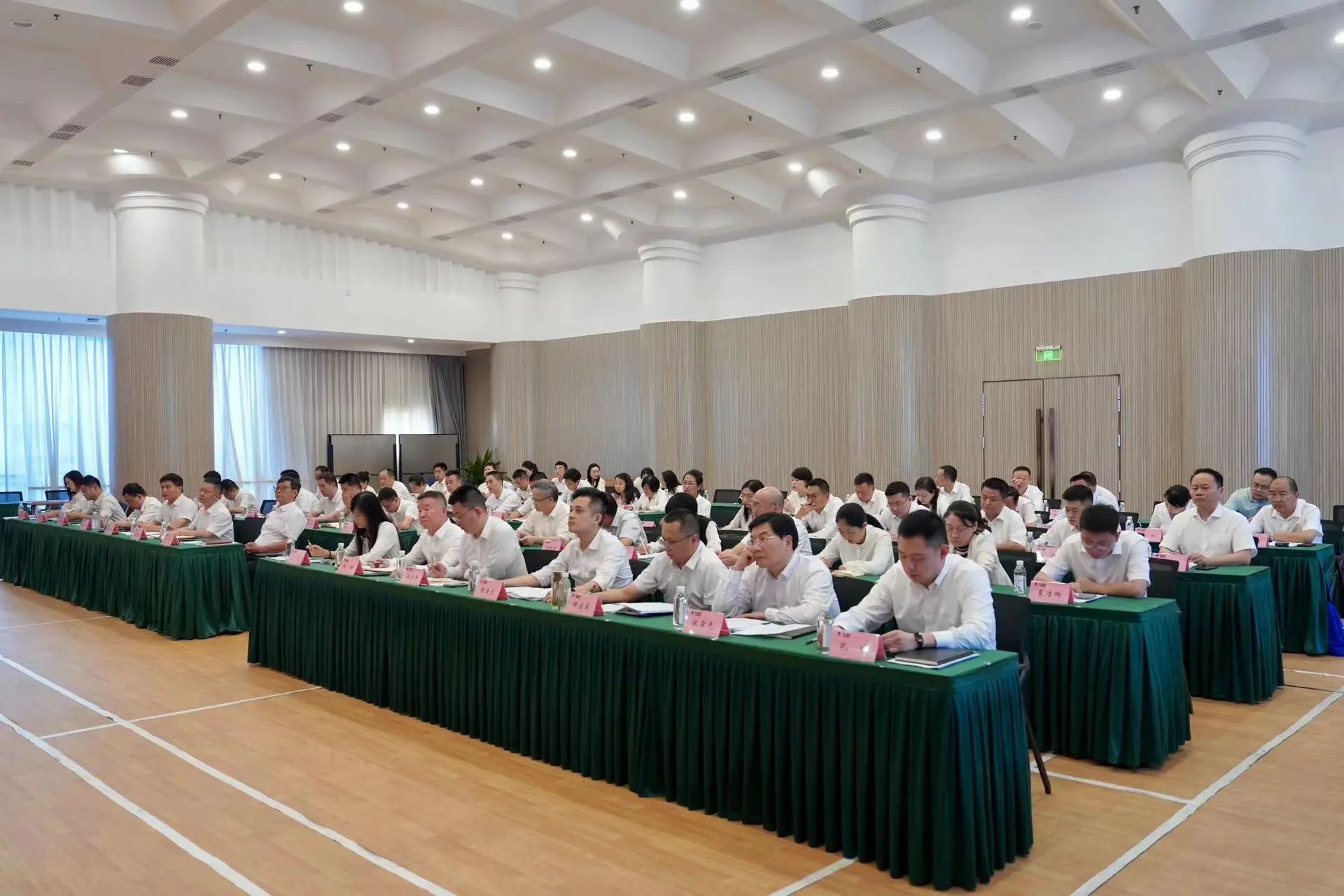 省新利体育集团召开2024年半年谋划调理会 - 新利体育