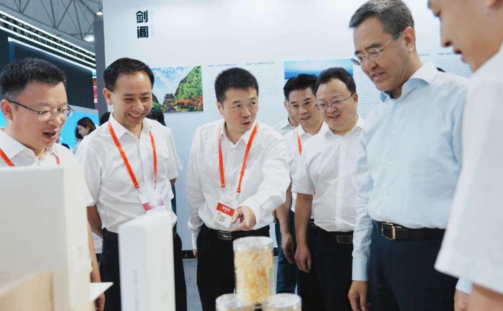 省新利体育集团亮相第十届农博会 携手通江迈上托底性帮扶新台阶 - 新利体育