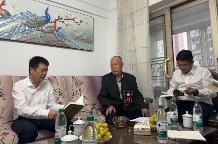 省新利体育集团党委国庆节前夕走访慰问老干部老党员 - 新利体育
