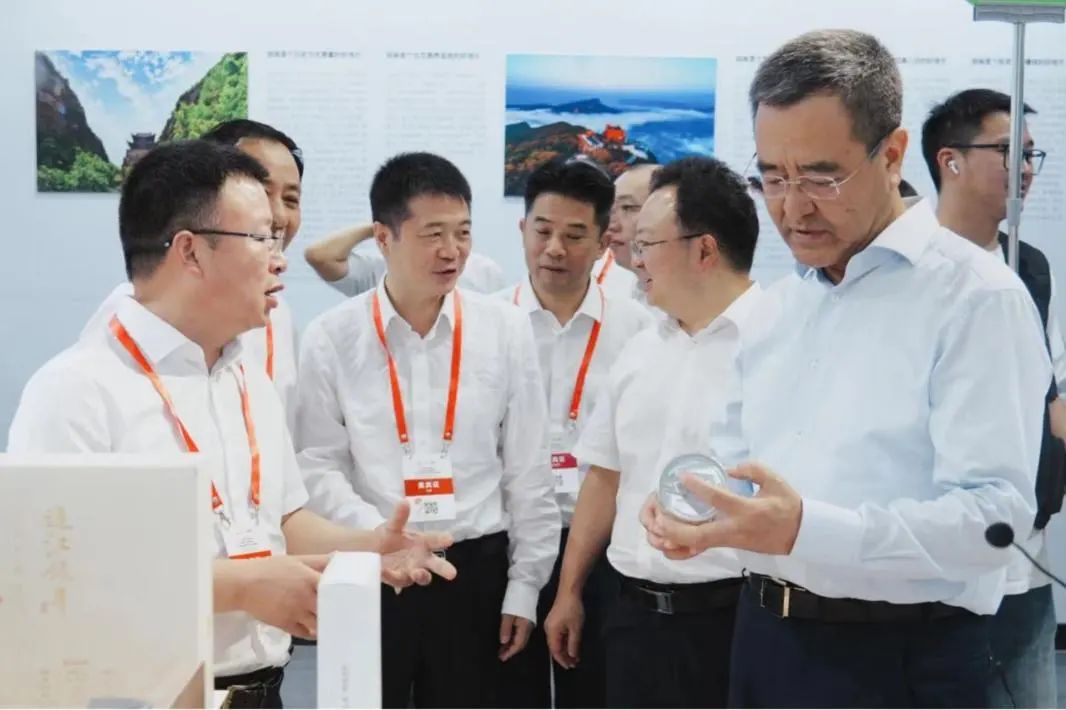 省新利体育集团亮相第十届农博会 携手通江迈上托底性帮扶新台阶 - 新利体育