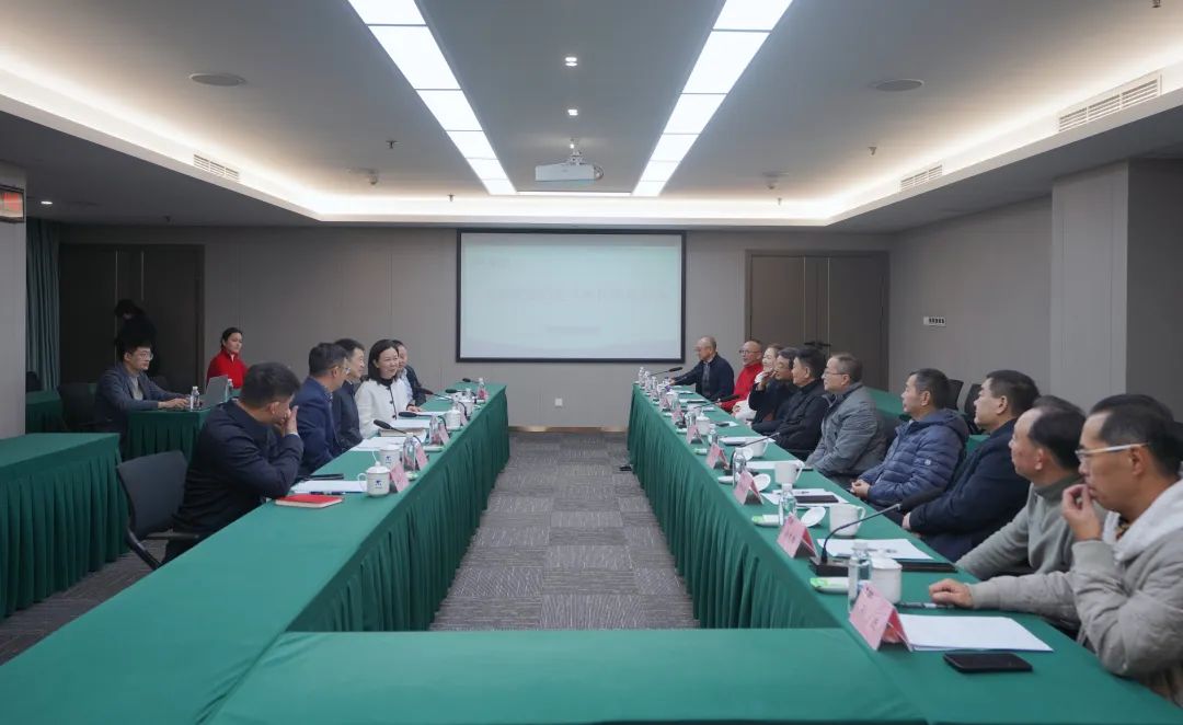 省新利体育集团组织召开老干部座谈会
