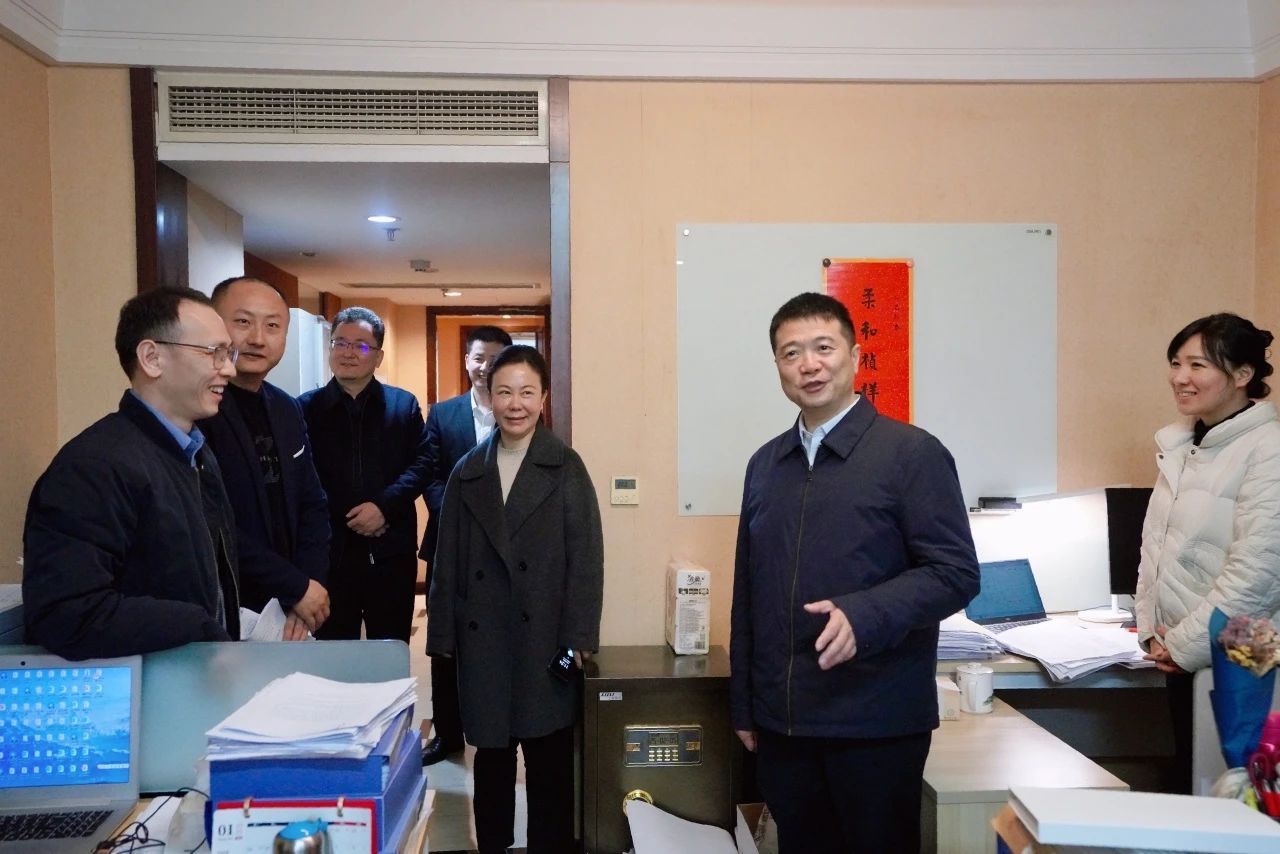 温暖启航，，，，，，共赴新篇！—— 省新利体育集团向导走访慰问干部职工