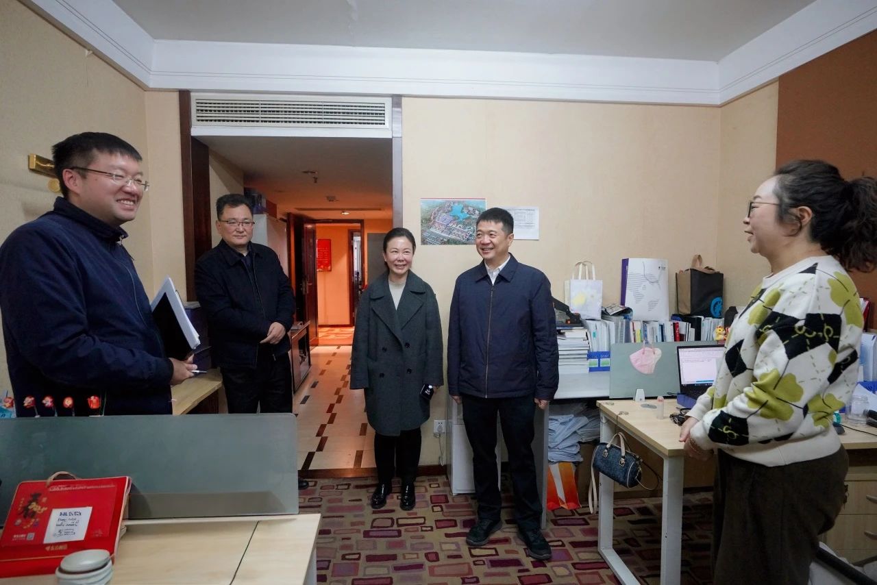 温暖启航，，共赴新篇！—— 省新利体育集团向导走访慰问干部职工 - 新利体育
