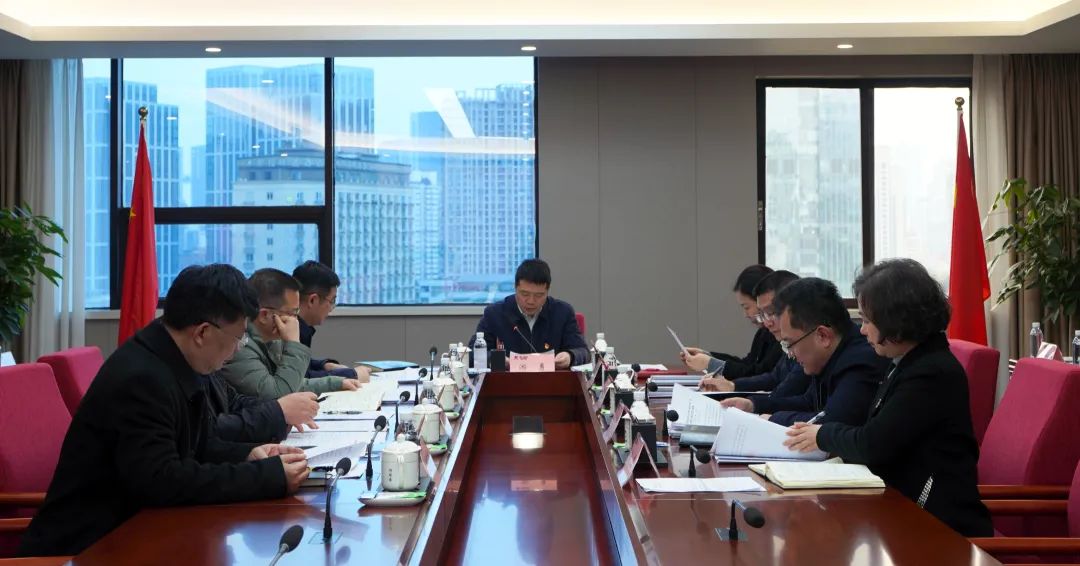 省新利体育集团党委理论学习中心组召开2025年第一次专题学习钻研