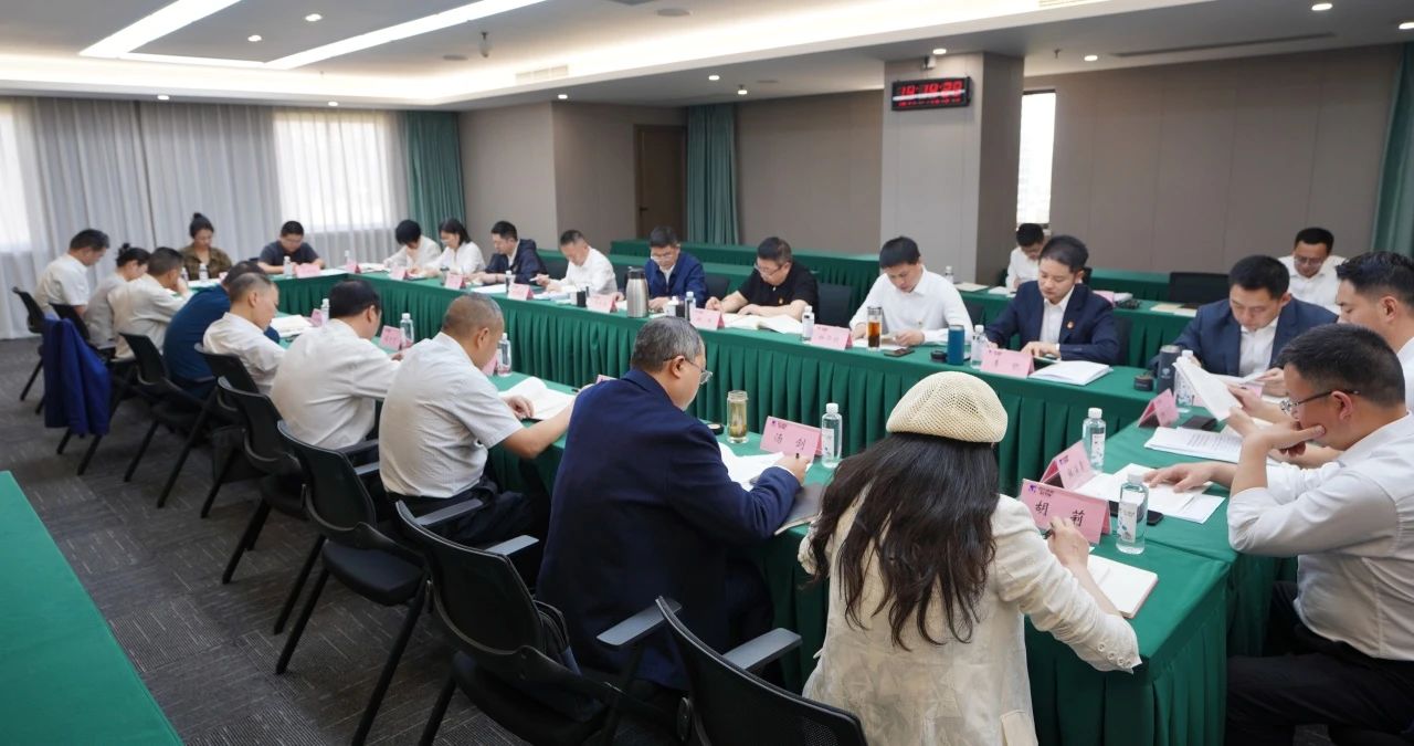 省新利体育集团举行深入贯彻中央八项划定精神学习教育念书班暨党委理论学习中心组 专题学习（扩大）聚会 - 新利体育
