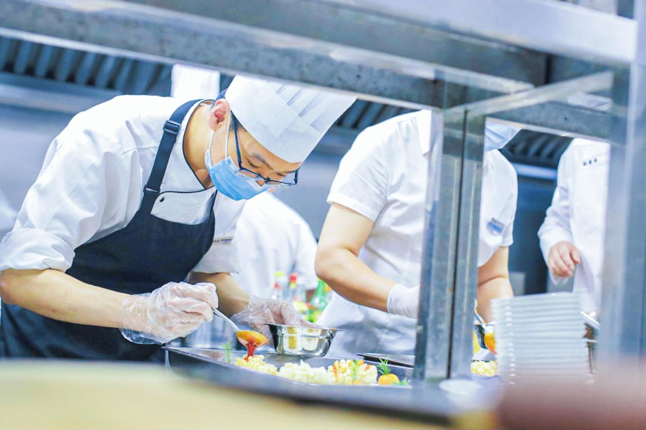 省新利体育集团宽大团员青年扎基础职岗位为集团高质量生长孝顺青春实力 - 新利体育