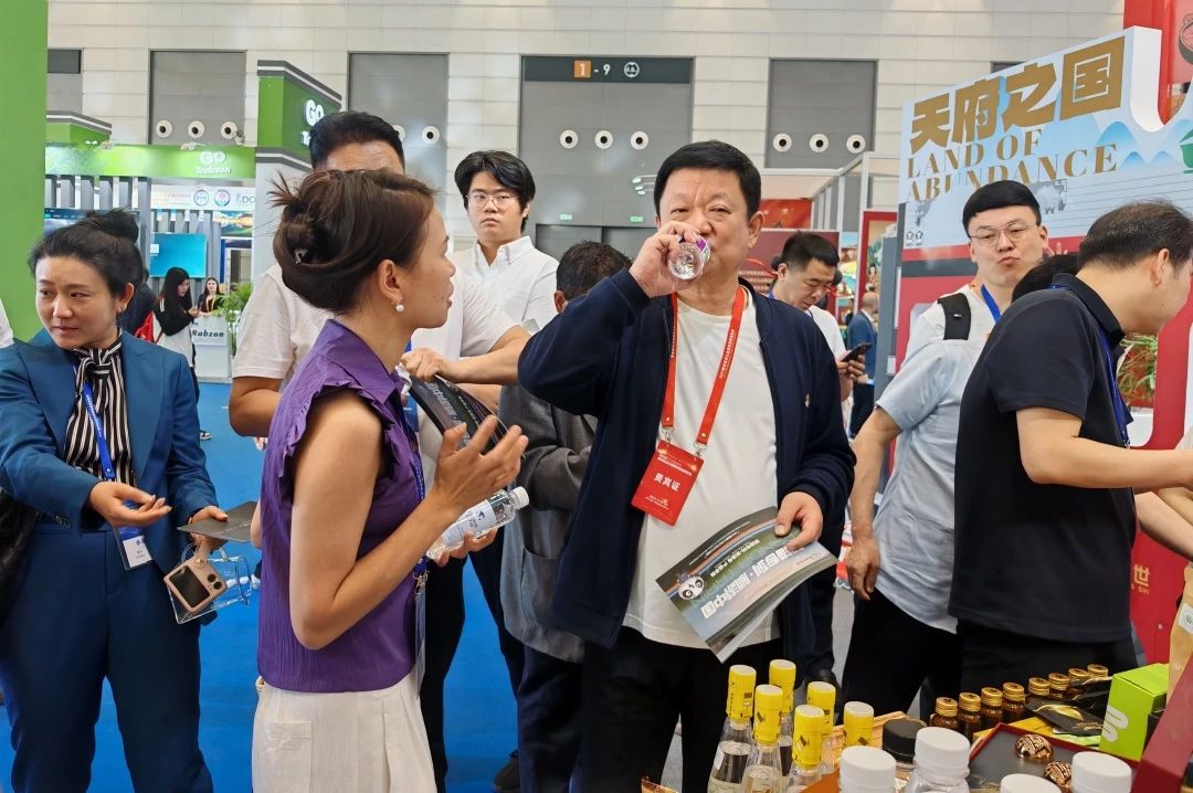逍遥号·熊猫专列“开进”2025西安丝路旅博会！四川新利体育打造“移动的天府会客厅” - 新利体育