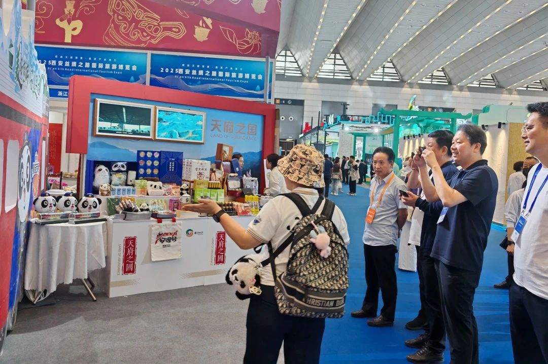 逍遥号·熊猫专列“开进”2025西安丝路旅博会！四川新利体育打造“移动的天府会客厅” - 新利体育