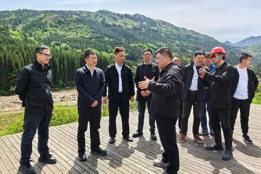 省新利体育集团党委书记、董事长游勇率队到泸定桥和牛背山景区开展“五一”节前清静专项检查 - 新利体育